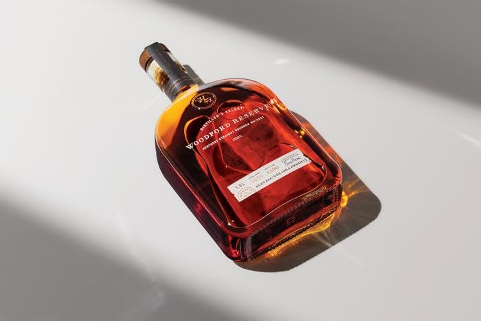 Woodford Reserve Kentucky Straight Bourbon Whiskey 70cl – Whiskey dal gusto morbido e ricco. 43,2% vol.