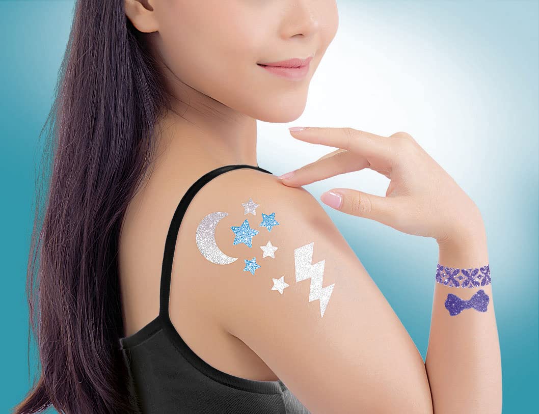 Clementoni Crazy Chic - Glitter Tattoo, Gioco Creativo Bambini 6+ Anni, Kit per Creare Tatuaggi Temporanei Glitterati, Stencil Adesivi e Accessori per Decorazioni per Il Corpo, 18513