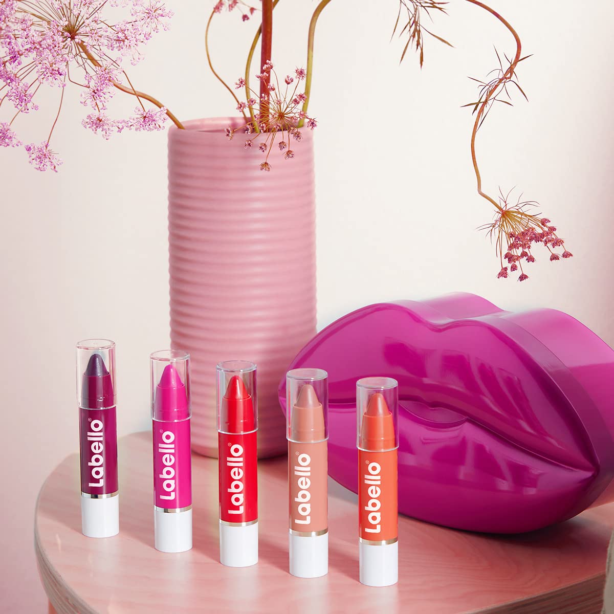 Labello Crayon Lipstick Colore Hot Pink Matitone Labbra Burrocacao con Formula Arricchita di Oli Naturali Idratante Nutriente Fucsia Brillante - 2 Stick
