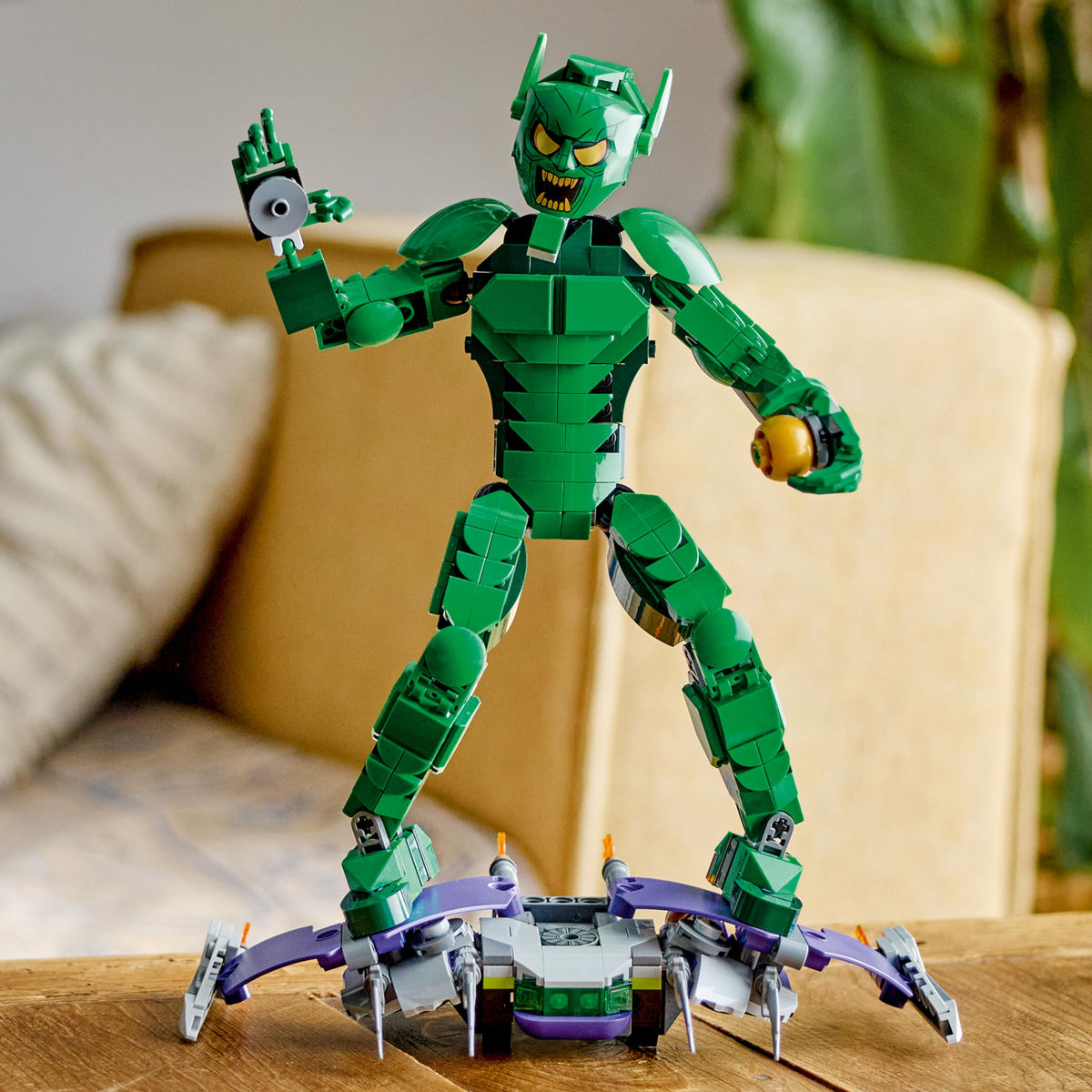 LEGO | Marvel Personaggio Costruibile di Goblin, Gioco d'Azione per Bambini e Bambine da 8 Anni, Action Figure del Nemico di Sider-Man con Arti Snodabili, Aliante e Bombe-Zucca, Idea Regalo 76284