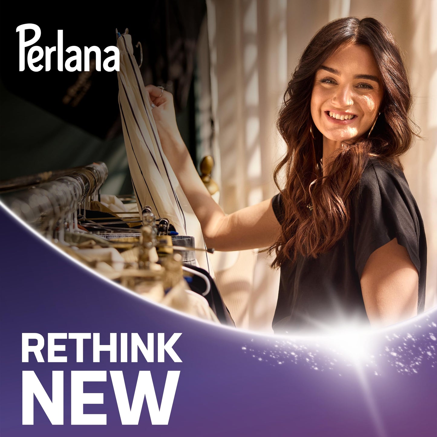 Perlana Detersivo per Chiari e Bianchi (28 lavaggi), Detersivo lavatrice liquido per tutti i capi chiari e bianchi, Detersivo bucato anti-ingrigimento che rinnova le fibre e ravviva i colori
