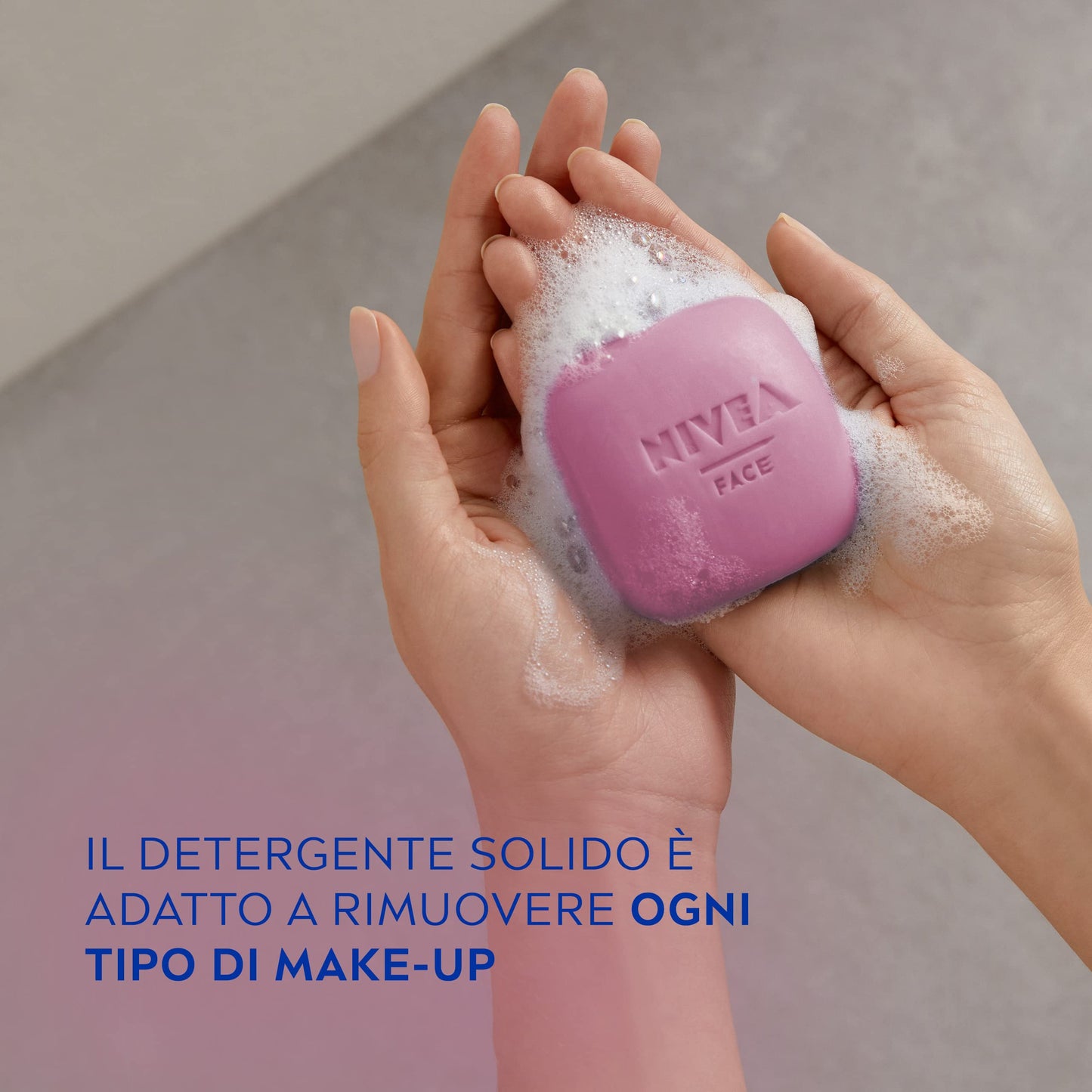 NIVEA NATURALLY CLEAN Struccante Viso 75 g, Struccante solido al 100% naturale con Estratto di Tè Nero, Struccante viso solido detergente e purificante con formula vegana