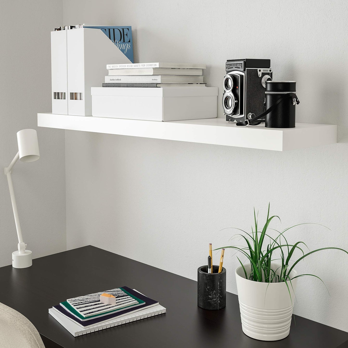 IKEA Mensola LACK bianco (26x110 cm) con hardware di montaggio nascosto.
