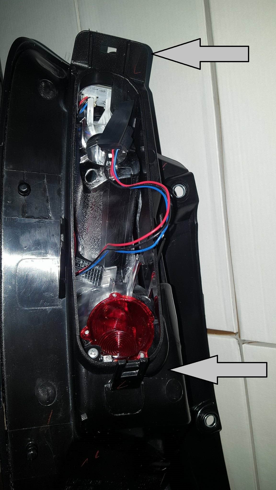 FANALE FANALINO POSTERIORE SINISTRO A LED BORDO INTERNO ROSSO DAL 2009>