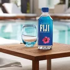 Acqua Fiji 500 ml – (confezione da 24) | Acqua in bottiglia Artesiana | Gusto puro | Filtrazione vulcanica | Confezionato in modo sostenibile | Comoda idratazione