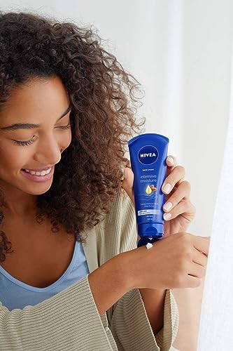 Nivea Crema Mani Nutriente in Confezione da 6 x 100 ml, Crema Nutriente Arricchita con Olio di Mandorla, Crema Profumata per le Mani dalla Formula Idratante