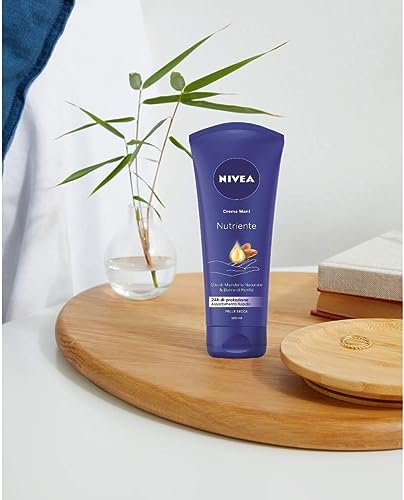 Nivea Crema Mani Nutriente in Confezione da 6 x 100 ml, Crema Nutriente Arricchita con Olio di Mandorla, Crema Profumata per le Mani dalla Formula Idratante
