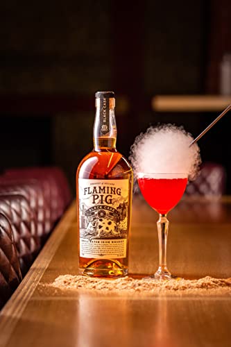 FLAMING PIG Black Cask | Irish Whiskey - 700 ml | Distillato artigianalmente | Godetevi l'autentico sapore irlandese maturato per 6 mesi in botti bruciate.