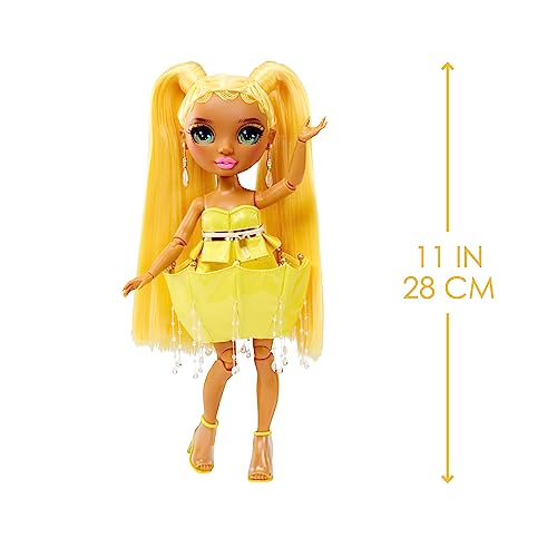 Rainbow High Fashion Doll con Slime & Animale - Ruby (Rosso) - Bambola scintillante da 28 cm con Slime scintillante, Animale Magico e Accessori Moda - Età 4-12 anni