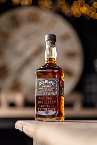 Jack Daniel’s Bonded Tennessee Whiskey - Whiskey Premium invecchiato in botti selezionate. Offre note di caramello, rovere e spezie. Vol. 50% - 70cl