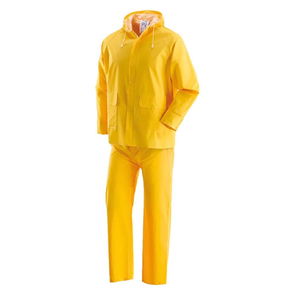 Giacca E Pantalone Tessuto Impermeabile Bispalmato In Pvc/Poliestere/Pvc. Cappuccio Fisso Con Cordino, Chiusura Con Cerniera E Bottoni Automatici.