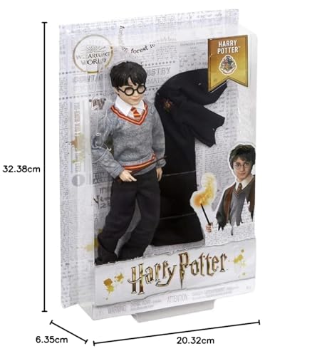 Harry Potter FYM50 - Bambola da collezione con uniforme di Hogwarts, vestaglia e parete di Grifondoro