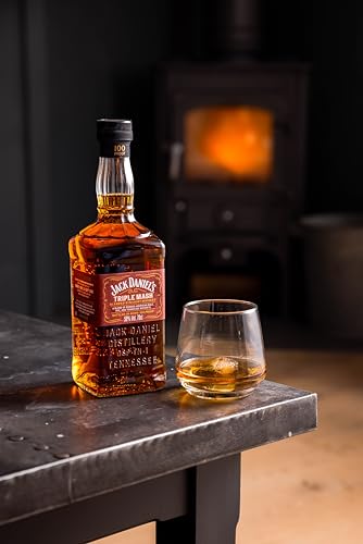 Jack Daniel’s Triple Mash - Whiskey Premium miscelato, nato dal legame di tre Whiskey premium.Note di miele, malto d’orzo e rovere morbido. Vol. 50% - 70cl