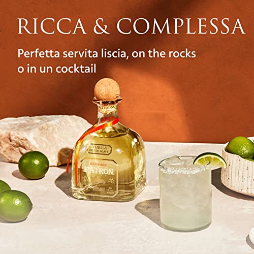 PATRÓN Reposado Premium Tequila, Vol. 40%, 70 cl / 700 ml, creata in Messico in piccoli lotti a partire dal 100% della migliore agave Weber Blue, invecchiata per oltre 2 mesi in botti di rovere