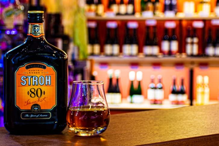 RUM STROH 80 Austria Inlander Rum 70 cl,Original STROH Inländer Rum,essenza di rum per tradizione culinaria e panificatrice austriaca in pasticcini, torte e dessert ed moderni Cocktails