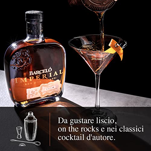 Ron Barceló Imperial – Bottiglia da 700 ml di Rum Ambrato, Invecchiato Naturalmente fino a 10 anni in Barrique di Rovere, Rum Dominicano da 100% Succo di Canna da Zucchero