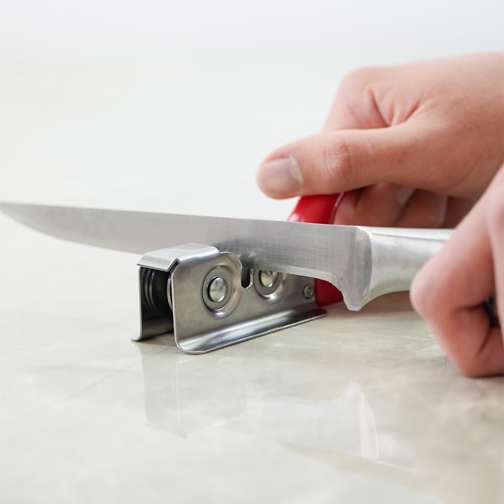 Rigamonti Affilacoltelli Easy Sharp. Affilatore di coltelli per uso professionale o casalingo. Manico in plastica per impugnatua comoda e sicura. Affilatore per cucina per lame e coltelli.
