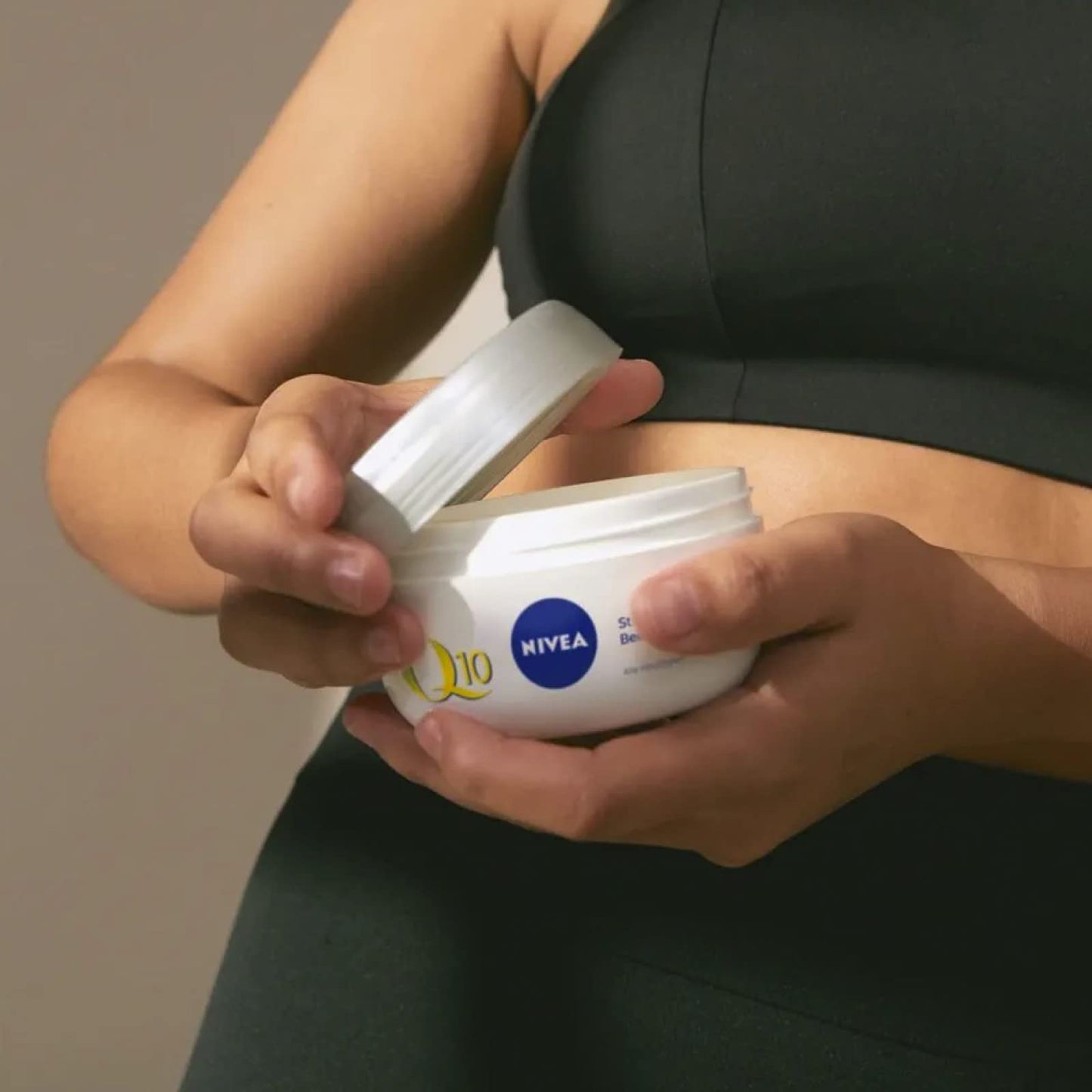 NIVEA Q10 Multipower 4in1 Crema Corpo Tonificante e Idratante 24h Trattamento Rassodante Rimodellante per Gambe Pancia e Glutei con Coenzima Q10 ed Estratto di Soia - 2 Barattoli da 300ml