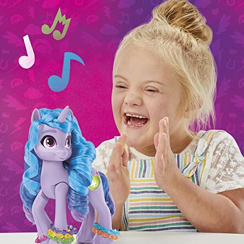 My Little Pony Izzy Moonbow Rivela Il Tuo Luccichio dalla Serie Make Your Mark, Pony da 20 cm con Musica e luci per Bambine e Bambini