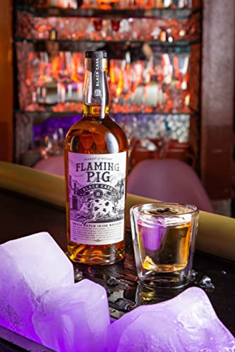 FLAMING PIG Black Cask | Irish Whiskey - 700 ml | Distillato artigianalmente | Godetevi l'autentico sapore irlandese maturato per 6 mesi in botti bruciate.