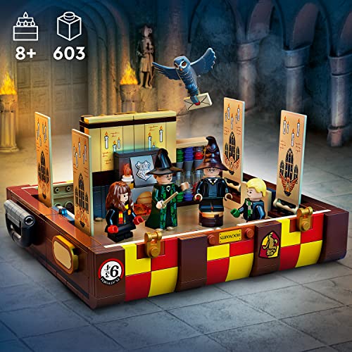 LEGO 76399 Harry Potter Hogwarts Magico Bagagli Set con Colori Casa, Giocattolo Personalizzabile Idea Regalo con Minifigure del Film