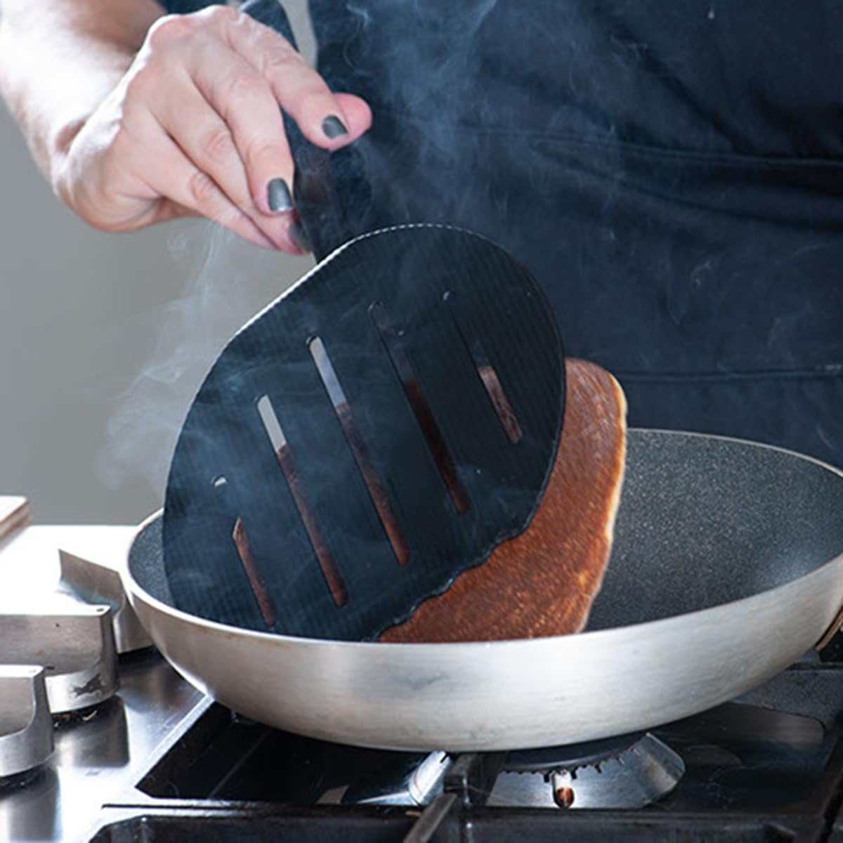 Fackelmann Spatola da cucina, paletta per frittate, uova, pancake, omelette, lavabile in lavastoviglie, materiale in nylon, fino a 220 °C, dimensioni 35 cm