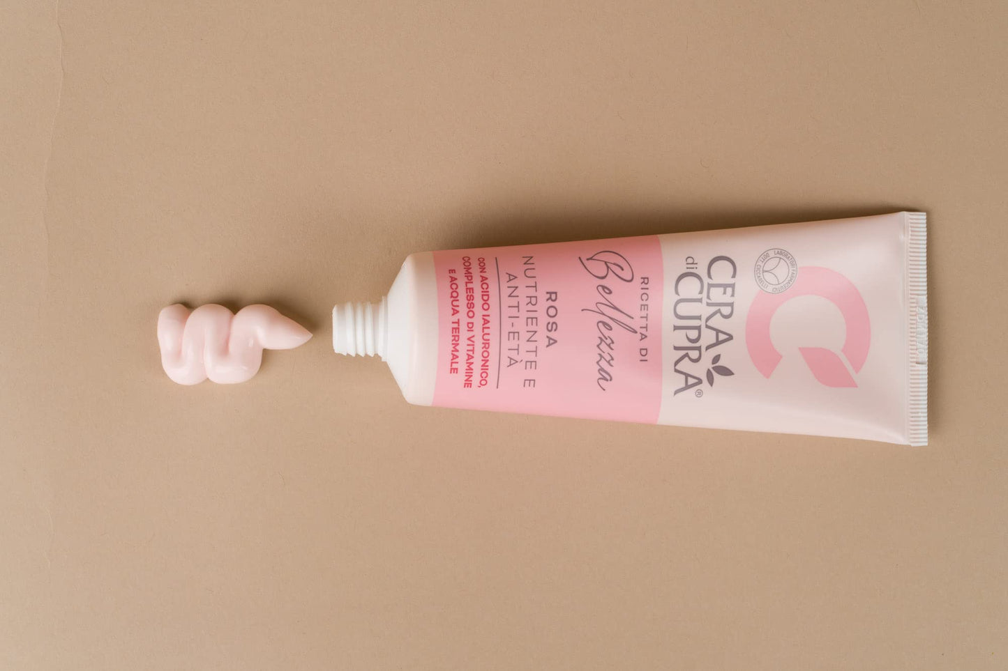 Cera di Cupra, Crema Rosa Nuova Formulazione, con Acido Ialuronico, Vitamine e Acqua Termale, Azione Idratante e Antietà, Made in Italy, Dermatologicamente Testata, Tubetto da 75 ml