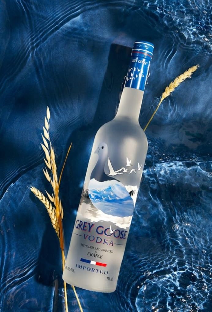 GREY GOOSE Premium French Vodka, Vol. 40%, 70 cl / 700 ml, pregiata vodka francese creata dal migliore grano monorigine francese e acqua sorgiva