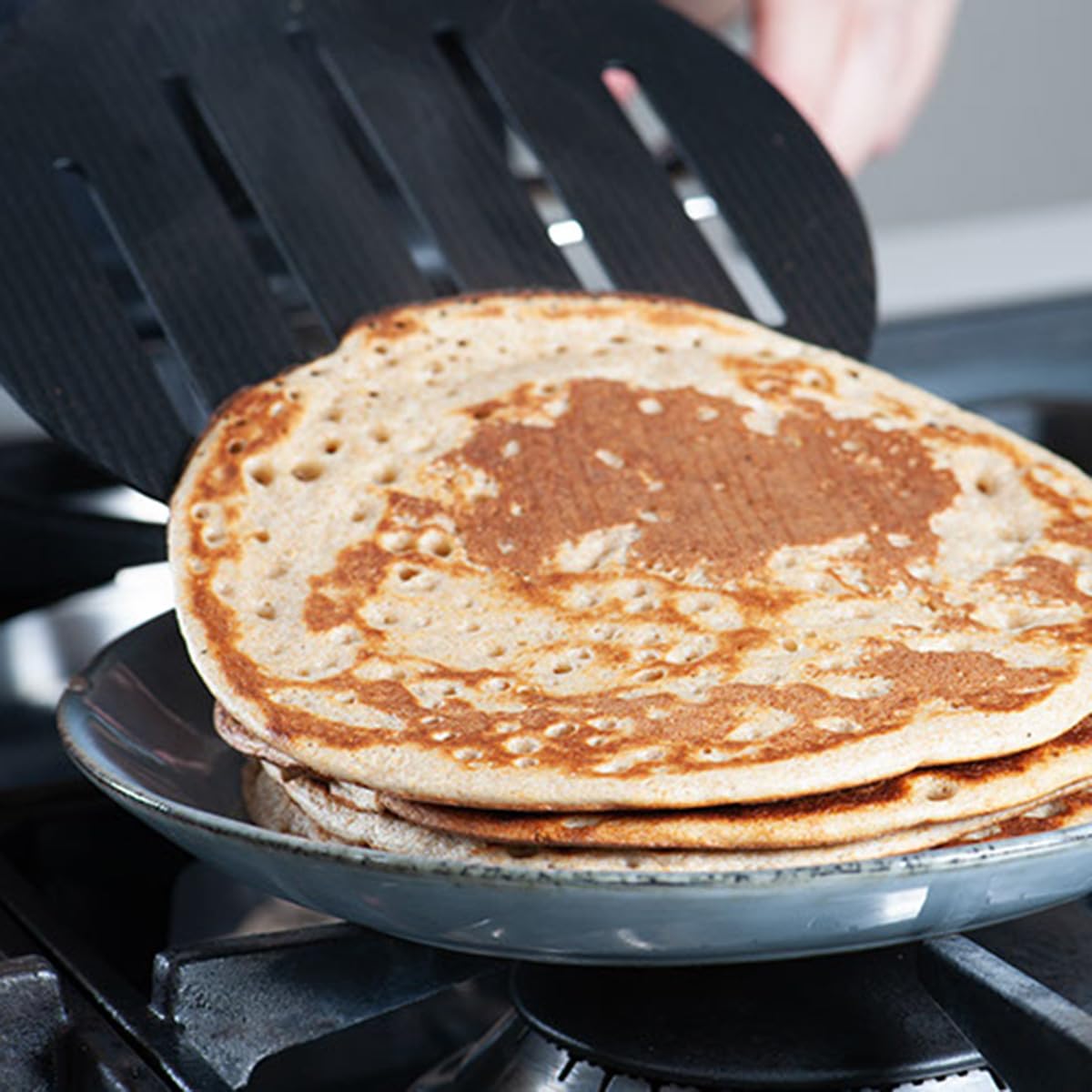 Fackelmann Spatola da cucina, paletta per frittate, uova, pancake, omelette, lavabile in lavastoviglie, materiale in nylon, fino a 220 °C, dimensioni 35 cm