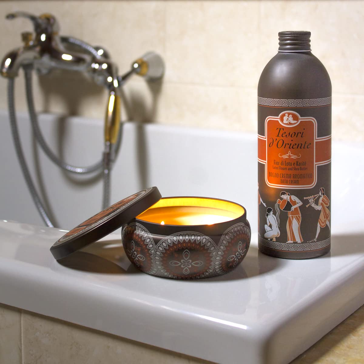 Tesori d'Oriente - Candela Profumata Fior di Loto, dalle Note Dolci e Fiorite, con Cere di Alta Qualità e Oli Essenziali, 2 Stoppini, 200gr