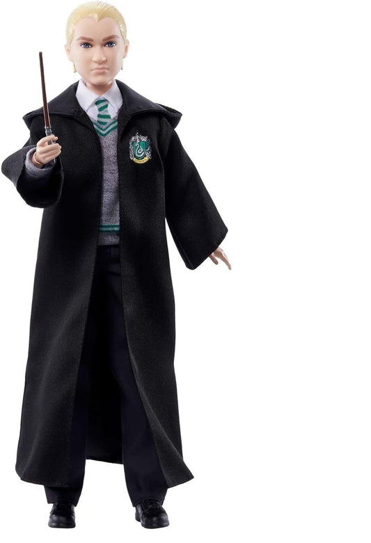 Mattel Harry Potter - Draco Malfoy, indossa l'uniforme di Hogwarts della Casa Serpeverde e impugna la sua bacchetta, da collezione, Giocattolo per Bambini 6+ Anni, HMF35