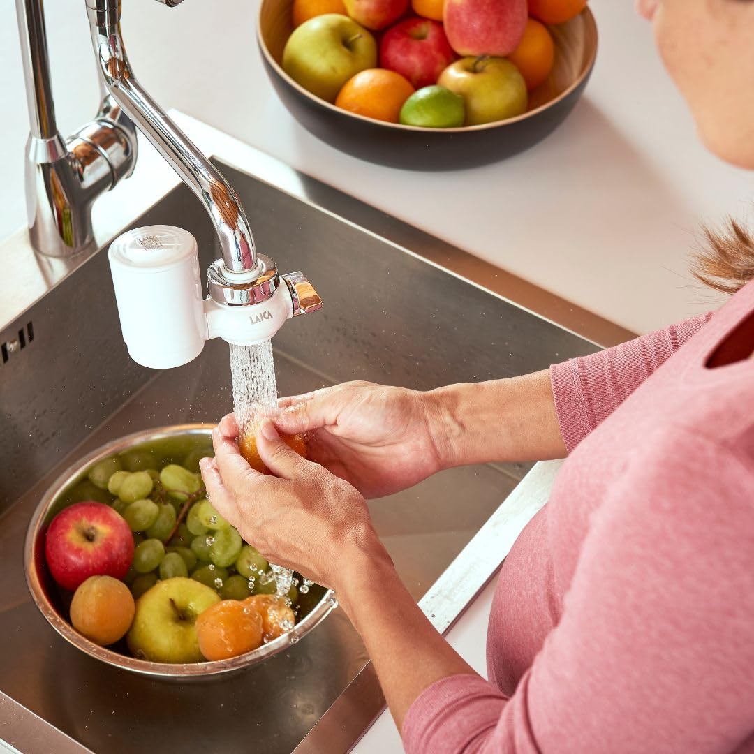 LAICA R20A Filtro rubinetto GENOVA, con sistema filtrante HYDROSMART+ METAL STOP, 1200 L di Acqua Filtrata, Adattatori per rubinetto inclusi, Made in Italy, Bianco/Cromato