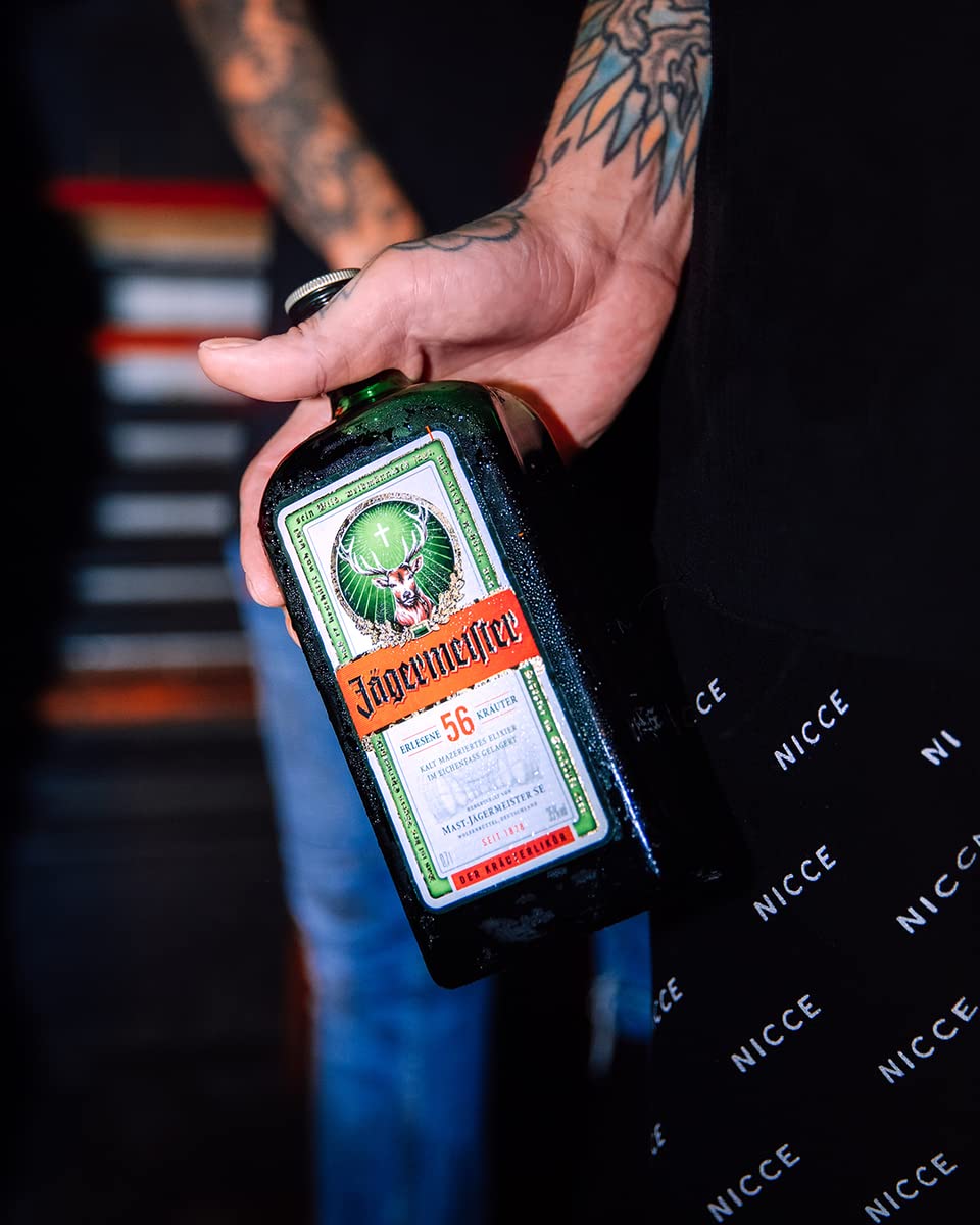 Jägermeister 100cl - Liquore a base di 56 Botaniche, invecchiato in botte. Da servire ghiacciato. 35% Vol.