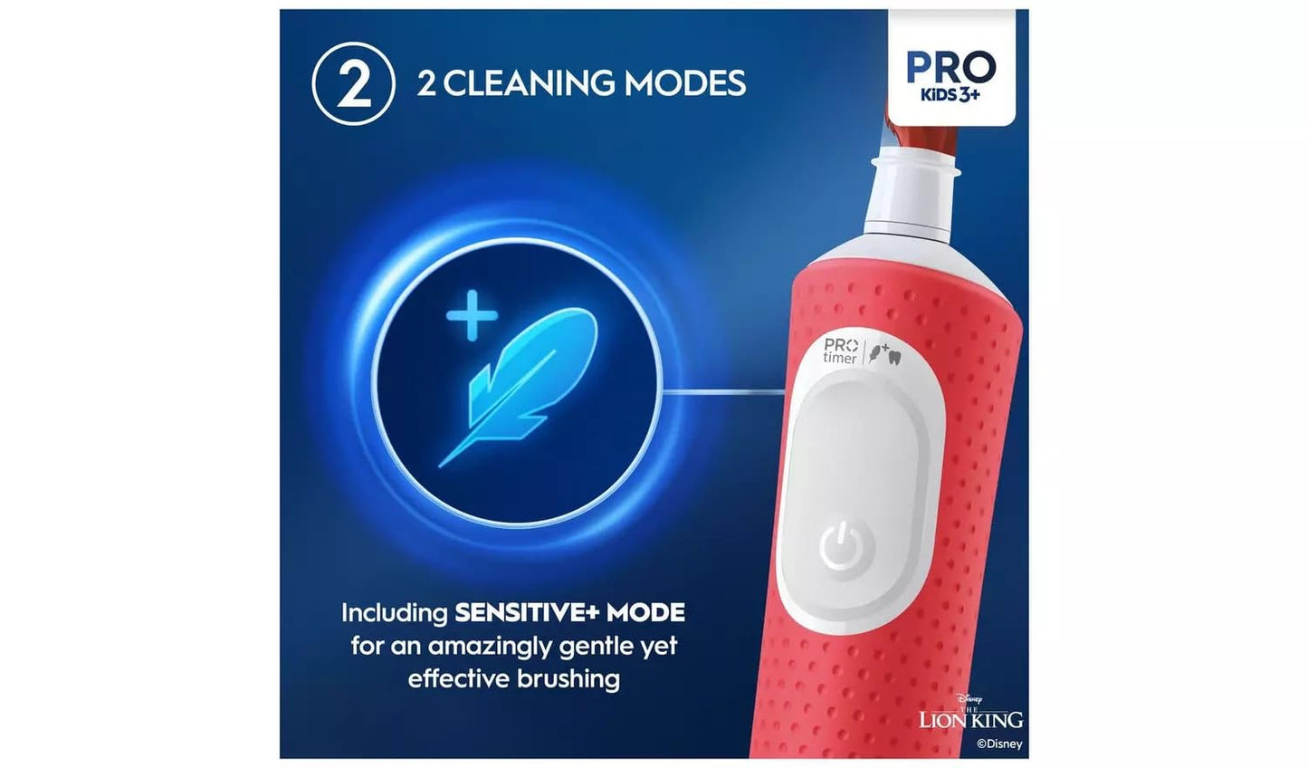 Oral-B Pro Kids König der Löwen - Spazzolino elettrico per bambini dai 3 anni in su, con modalità Sensitiv+ per la cura dei denti, setole extra morbide, 1 testina di ricambio, 4 adesivi