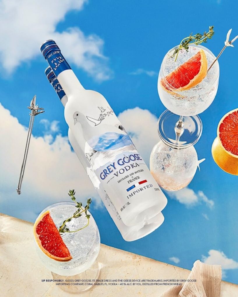 GREY GOOSE Premium French Vodka, Vol. 40%, 70 cl / 700 ml, pregiata vodka francese creata dal migliore grano monorigine francese e acqua sorgiva