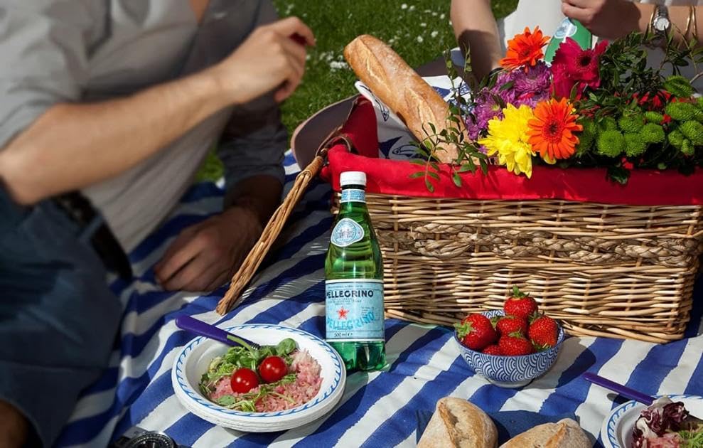 S. Pellegrino Acqua Minerale Naturale con Gas 4 Confezioni da 6 x 50 cl, 24 Bottiglie