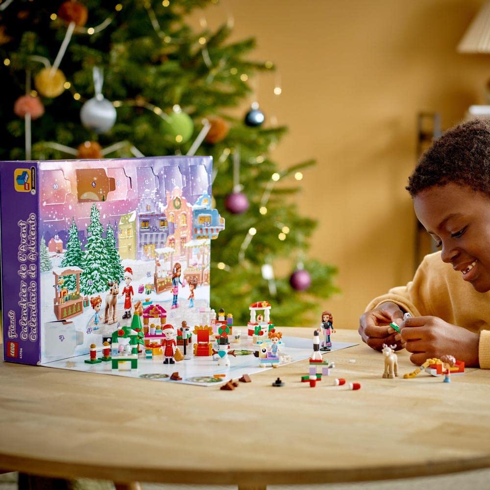LEGO 41706 Friends Calendario dell'Avvento, Set 2022, 24 Giochi Creativi Natalizi con Babbo Natale, Pupazzo di Neve e Renne, Regalo Festivo per Bambini
