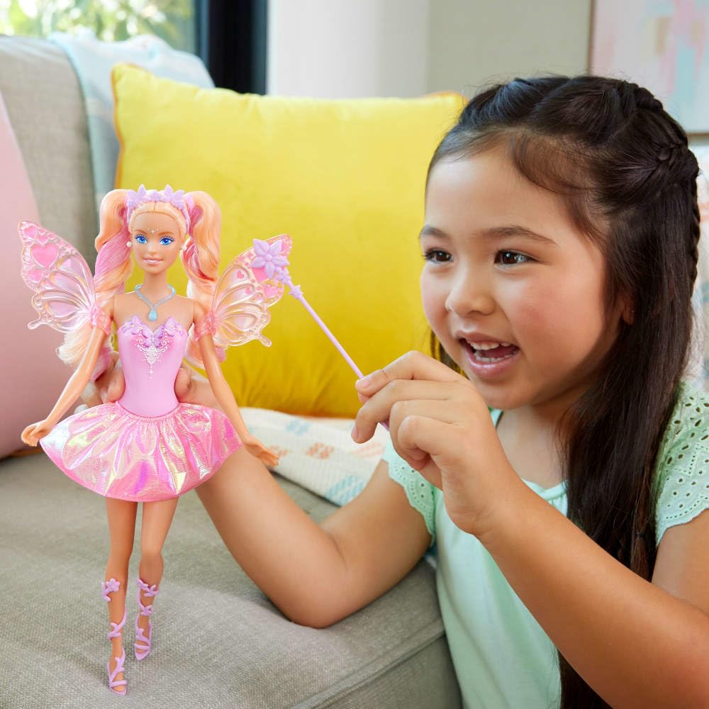 Barbie - Fata con bacchetta stellata, bambola a tema fantasy con capelli bondi, ali e outfit cambia colore in acqua calda e fredda, giocattolo per bambini, 3+ anni, JCP76