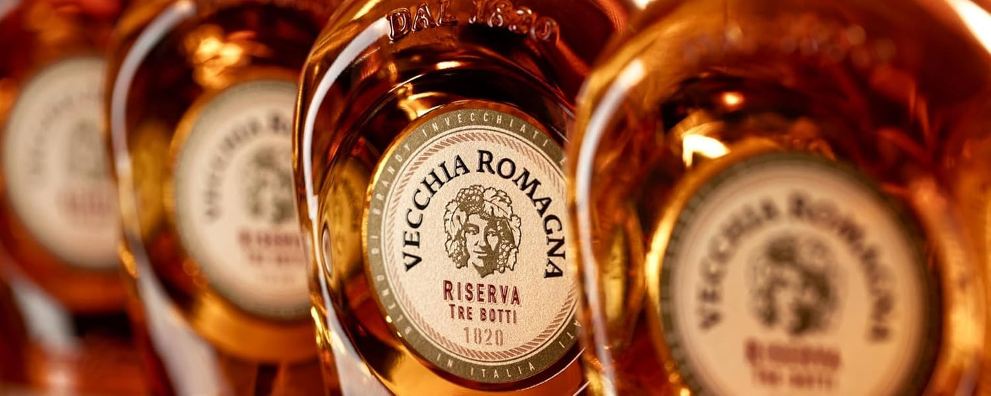 Vecchia Romagna Riserva Tre Botti 70cl – Blend di distillati invecchiati in tre botti differenti, gusto ricco e intenso. 40,8% vol.