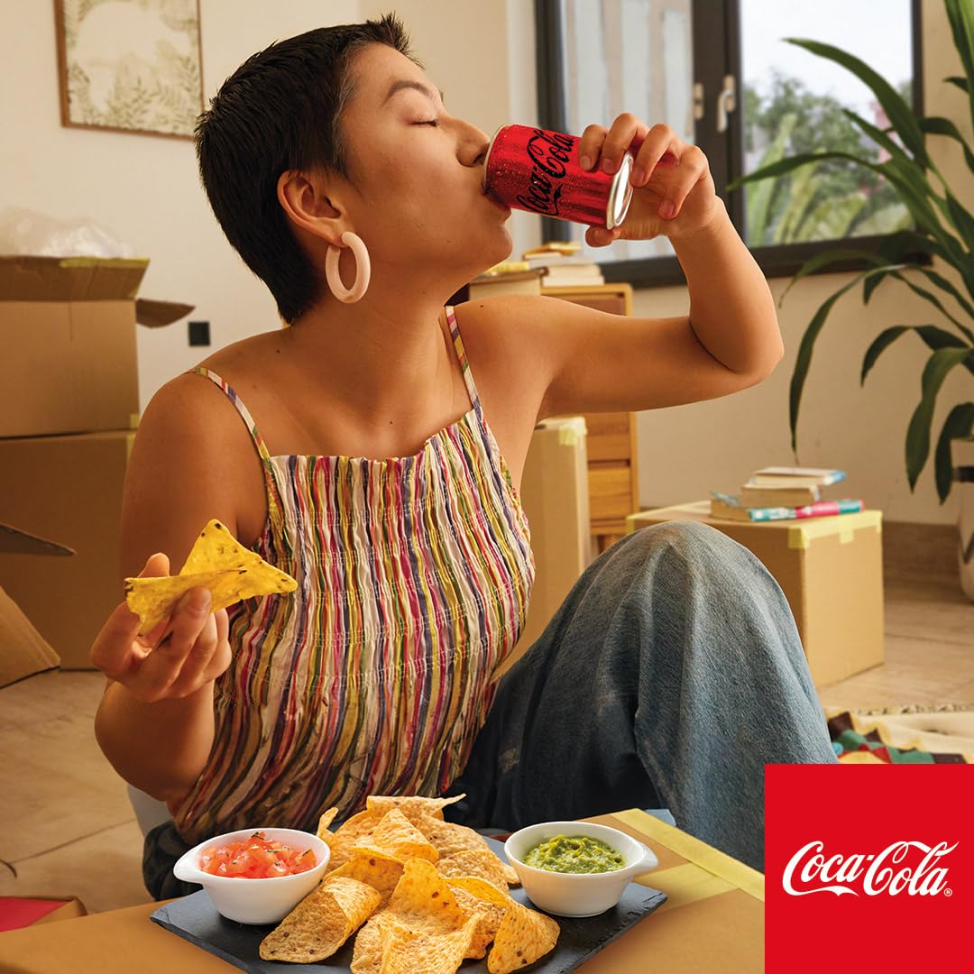 Coca Cola Zero Zuccheri, Formato Convenienza Da Frigo, Tutto il Gusto della Formula Coca-Cola Senza Calorie, Lattina 100% riciclabile - 10 lattine da 330 ml