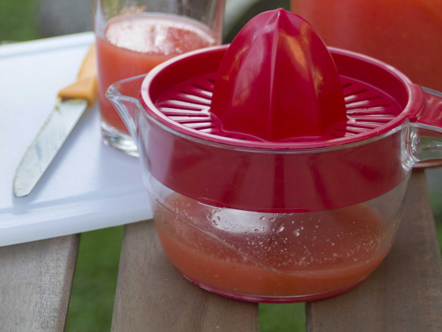 Ecoplast | Spremiagrumi Manuale in Plastica con Vaschetta da 0,6 Litri, Colore Ghiaccio, Made in Italy