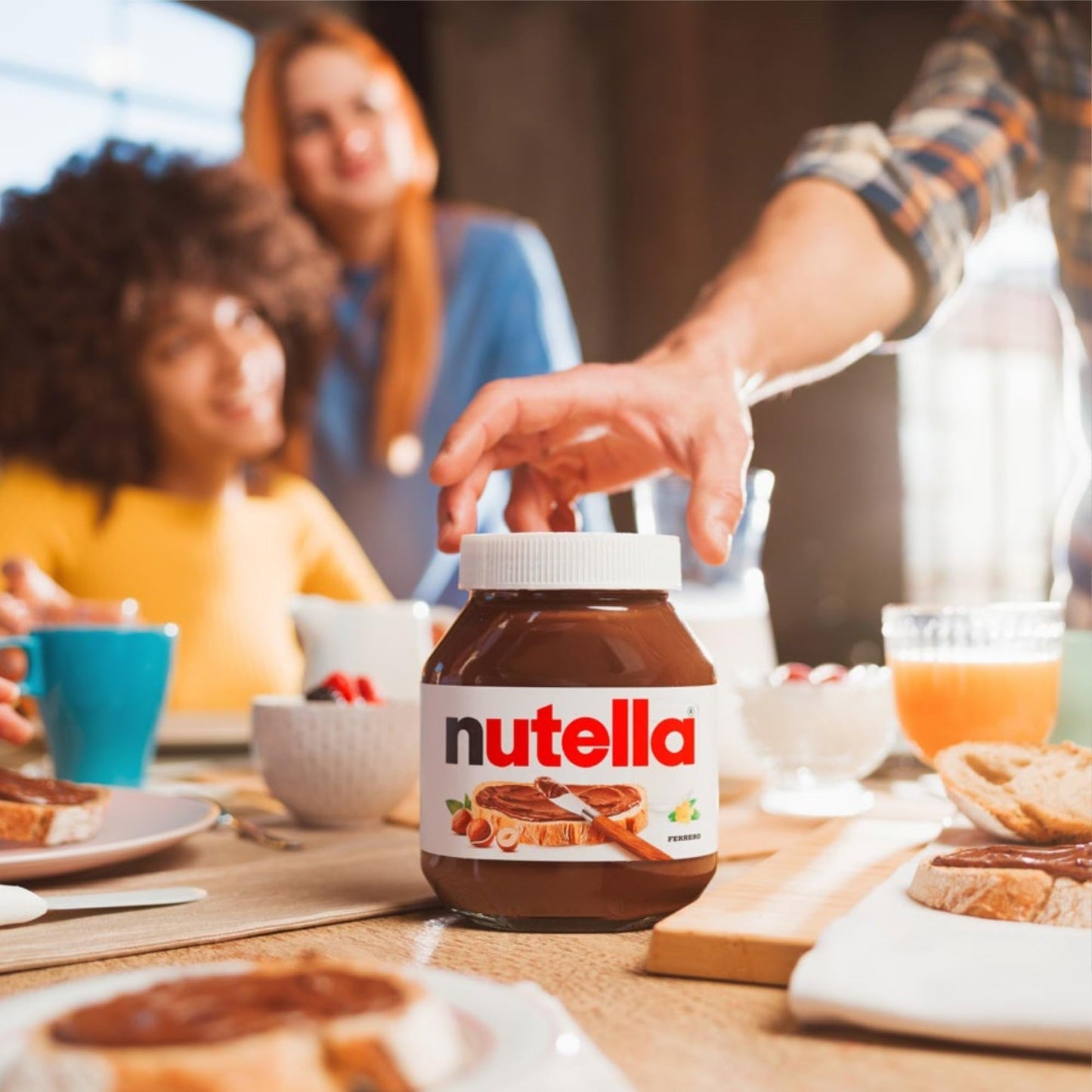 Nutella - Crema Spalmabile alle Nocciole e Cacao, Senza Glutine, Conservanti e Grassi Idrogenati, Ottimale a Colazione, Vasetto da 950 gr