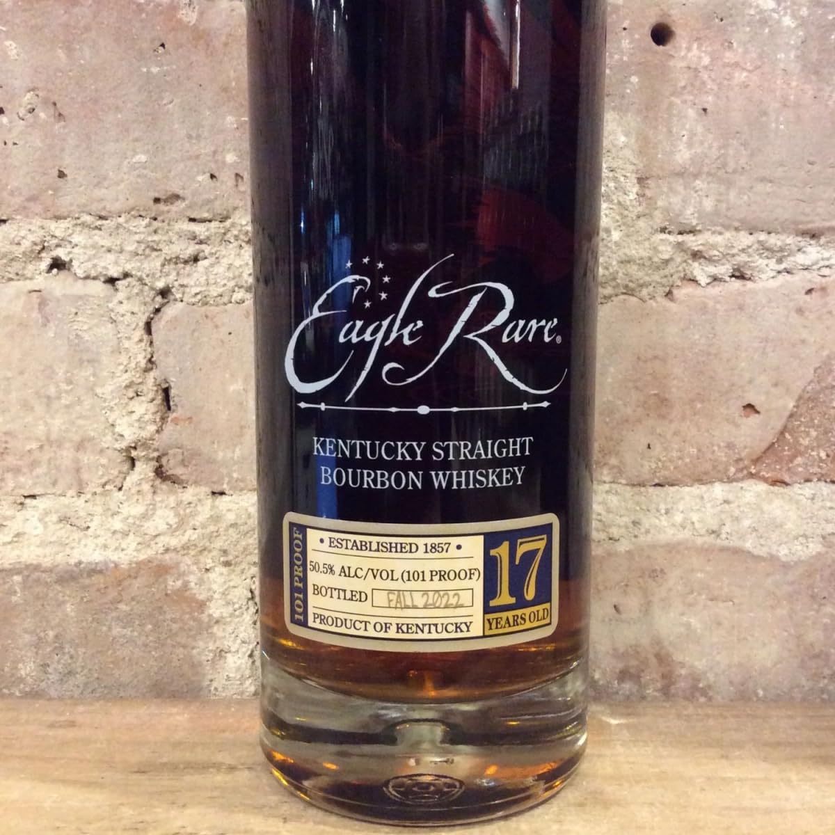 Buffalo Trace Distillery Eagle Rare 10 Anni Old Bourbon Whiskey - 750 ml