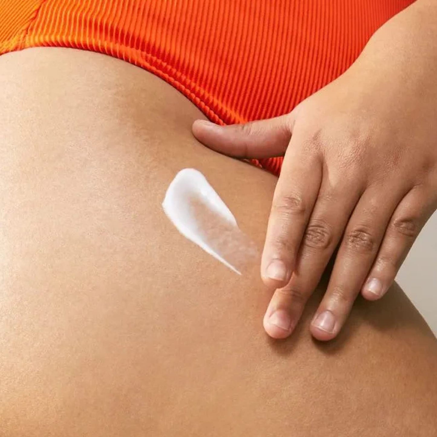 Nivea Q10 Latte Idratante Rassodante Vitamina C Azione Tonificante Elasticizzante Nutriente Antiossidante 48h Formula ad Assorbimento Rapido per Pelli Normali - 3 Flaconi da 400ml