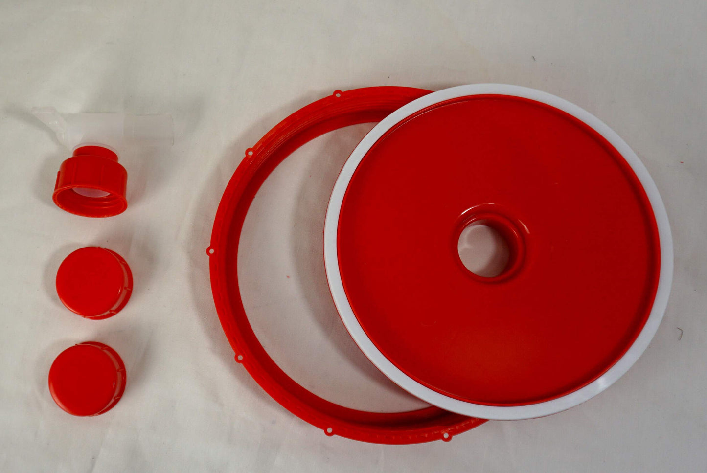 Bottiglione in plastica (HDPE), quadrato con collo largo e rubinetto, capacità 50 Lt, maniglie laterali in plastica e tappo a vite (incluso)
