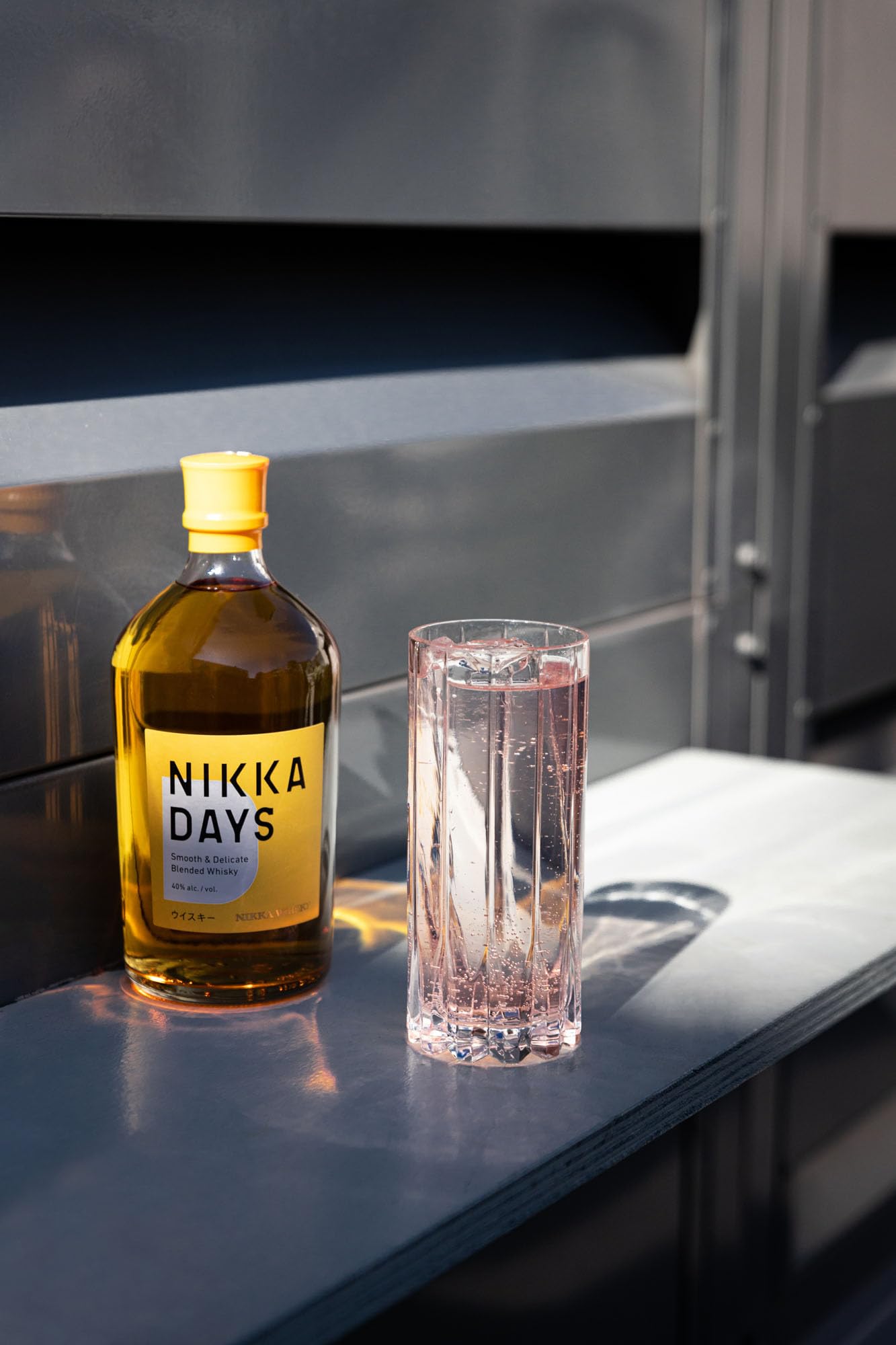 Nikka DAYS Smooth & Delicate Blended Whisky 40% Vol. 0,7l in Giftbox, 70cl