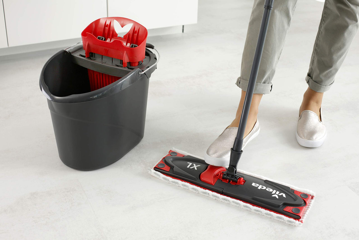 Vileda Seau Essoreur pour Balai 4023103201415 UltraMax Power Secchio e strizzatore-157648, Plastica, Nero e Rosso, 37 x 28 x 28 cm