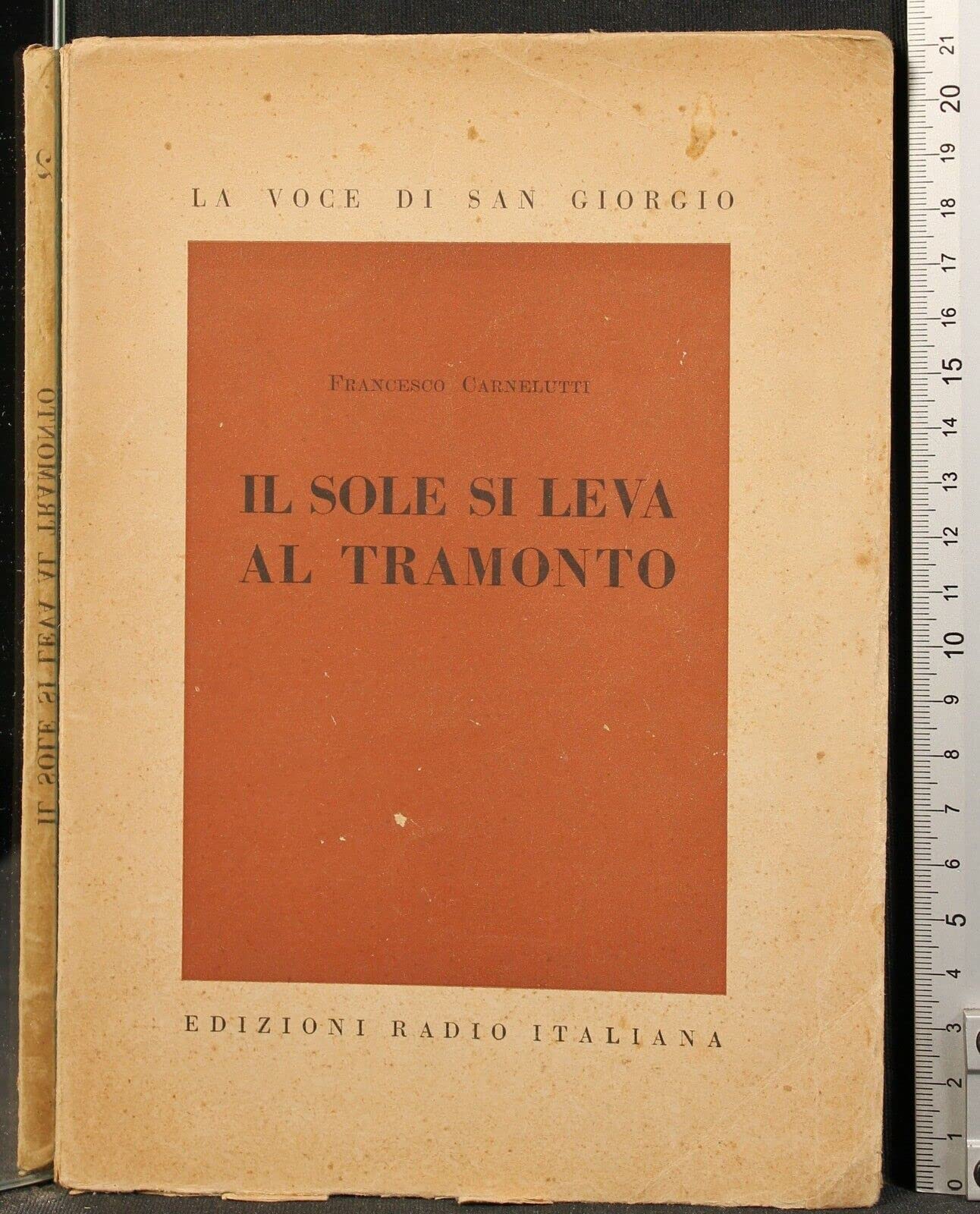 Il sole si leva al tramonto.