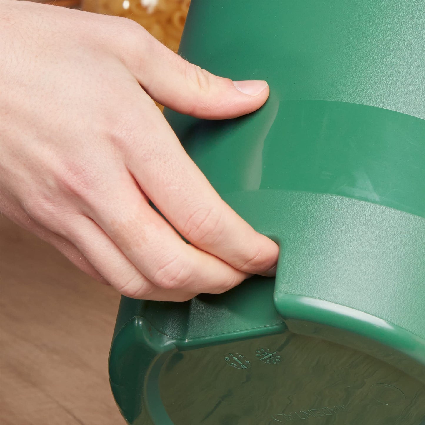 Spontex Eco Green 19800212 - Secchio in materiale riciclato al 100% con manico sul fondo del secchio, capacità 10 l, colore: Verde