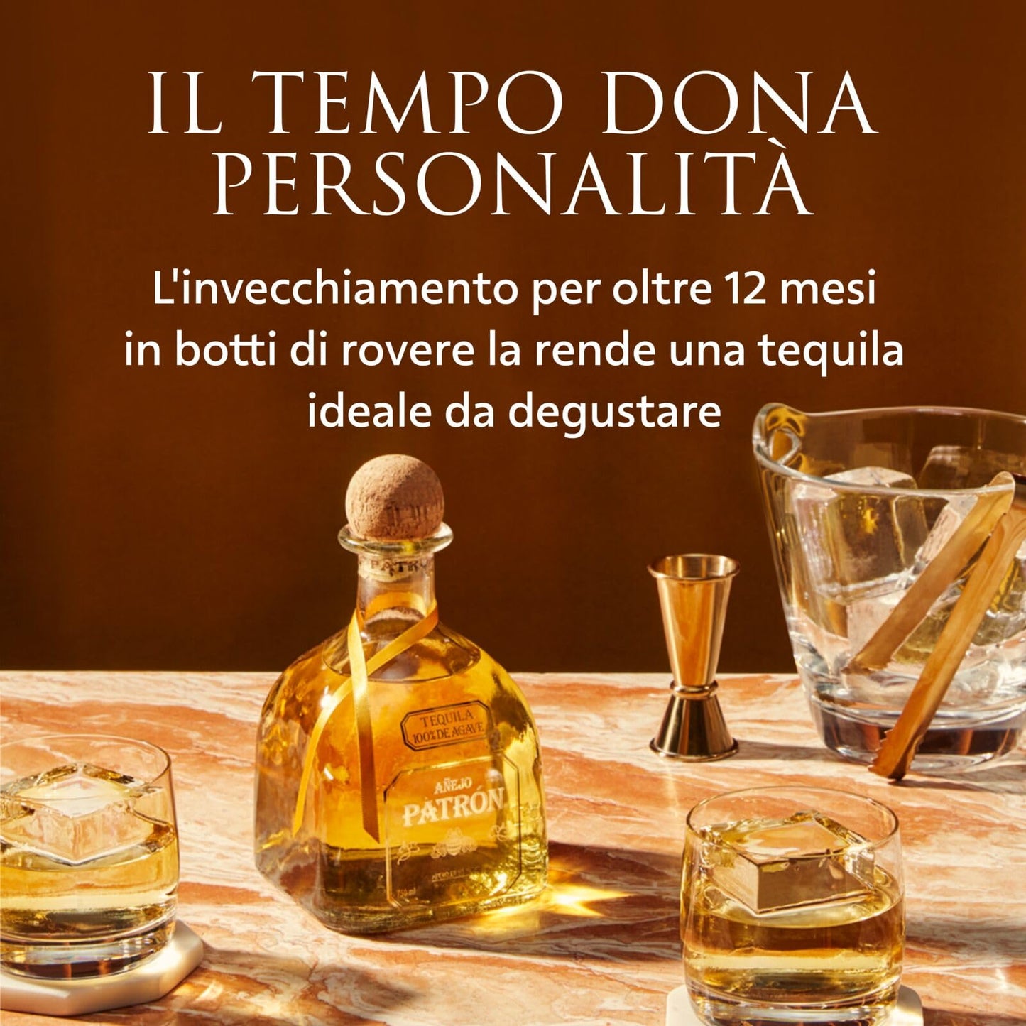 PATRÓN Añejo Premium Tequila, Vol. 40%, 70 cl / 700 ml, creata in Messico in piccoli lotti a partire dal 100% della migliore agave Weber Blue, invecchiata per oltre 12 mesi in botti di rovere